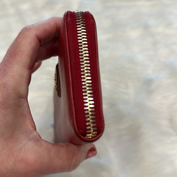 Prada red zippy wallet (perfect for the Christmas) - Picture 4 of 17